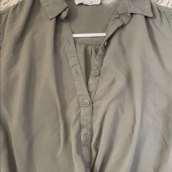 Green button down - Picture 2 of 3